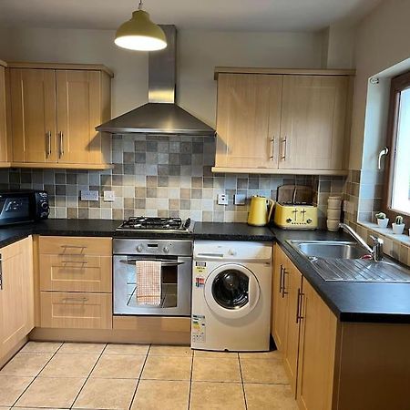 Lovely 2 Bedroom Family Apartment In Newcastle Newcastle  Kültér fotó